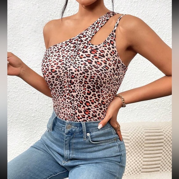 Leopard print one shoulder cutout blouse - Picture 6 of 6